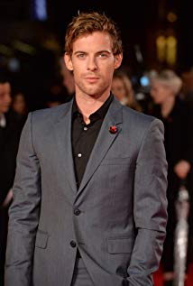 How tall is Luke Treadaway?